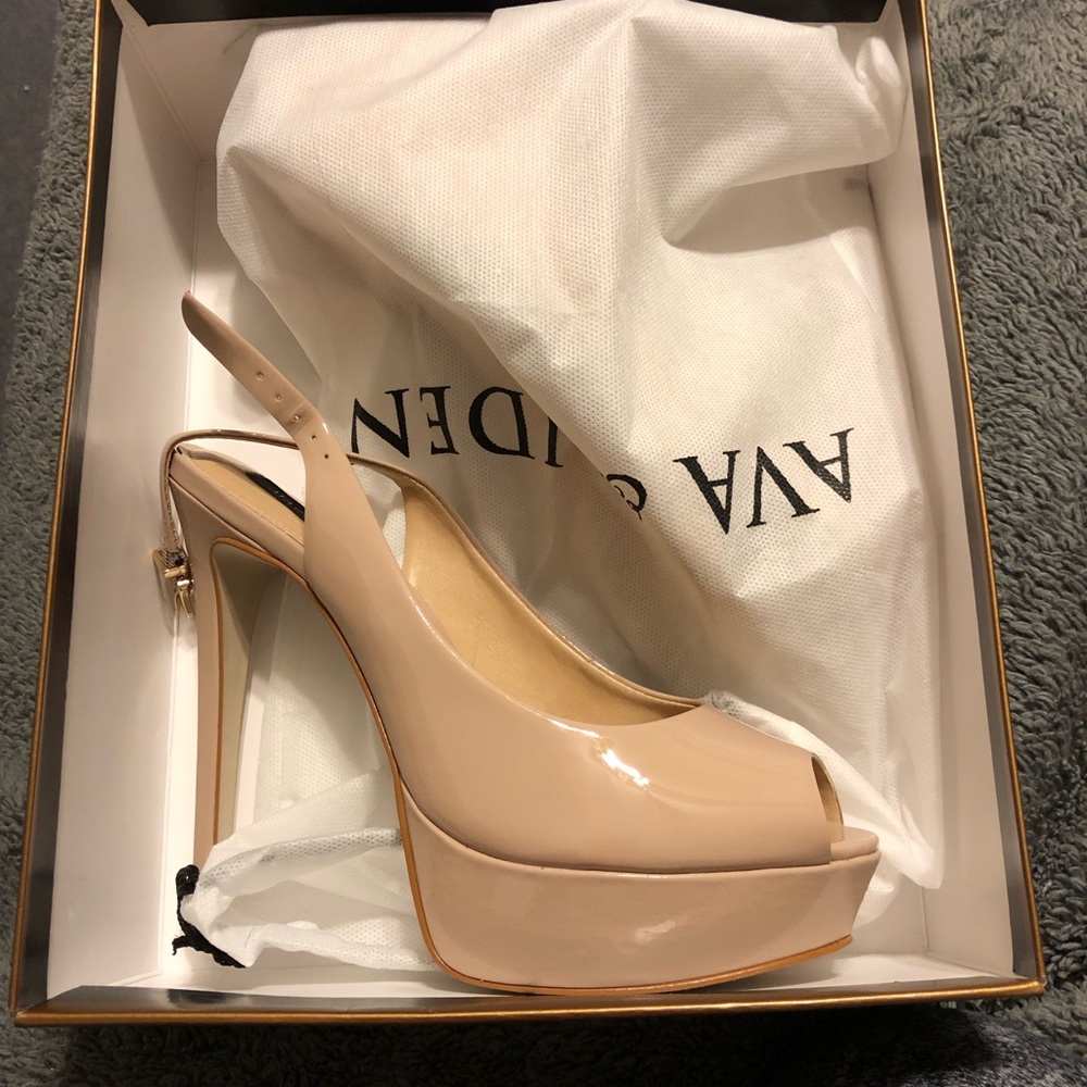 Ava & Aiden Pumps